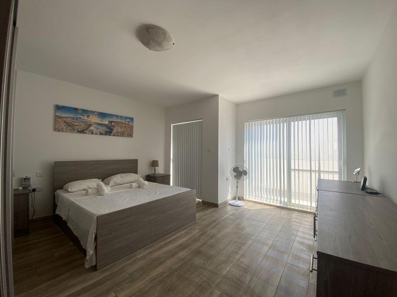 Apartment Bright And Convenient Penthouse In Malta