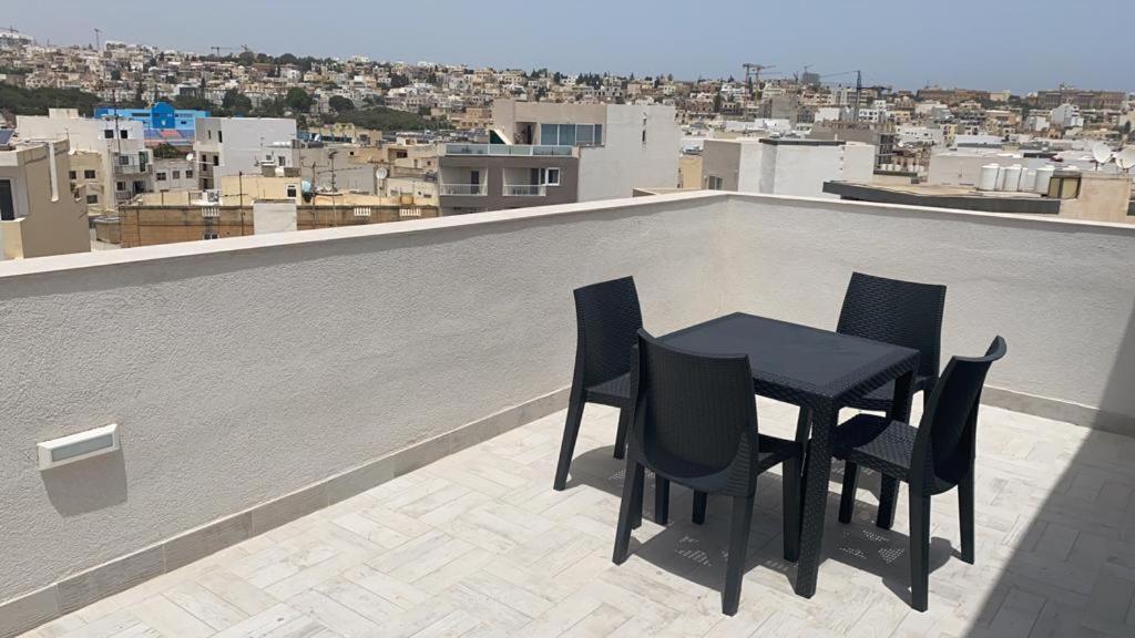 Apartment Bright And Convenient Penthouse In Malta Msida