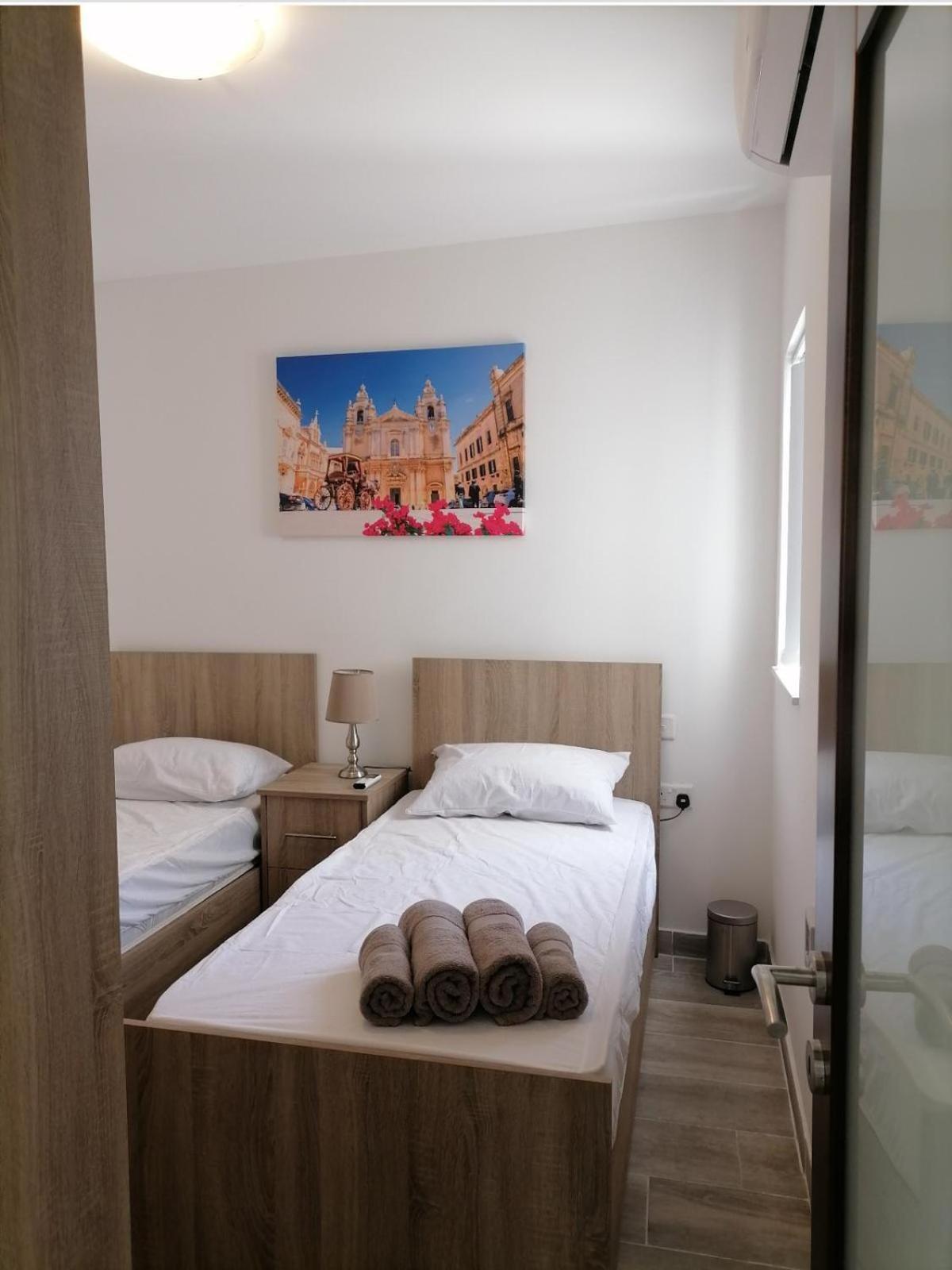 Bright And Convenient Penthouse In Malta *
